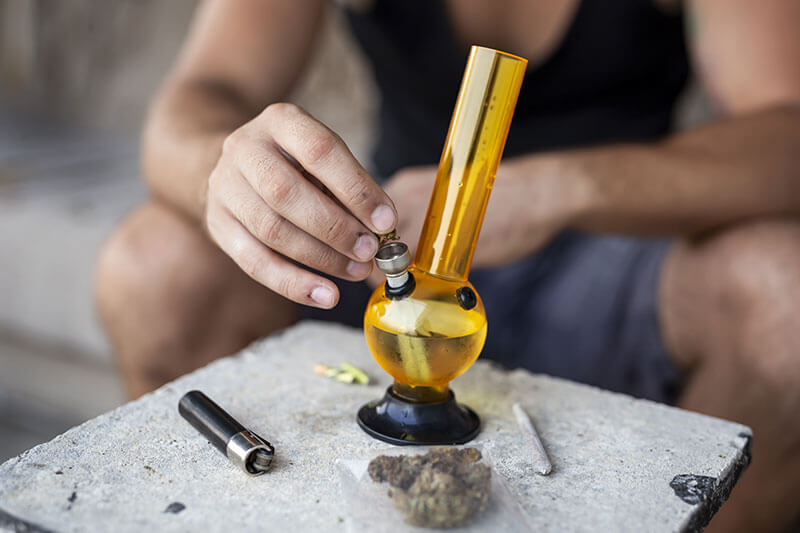 cannabis consuming methods - bongs